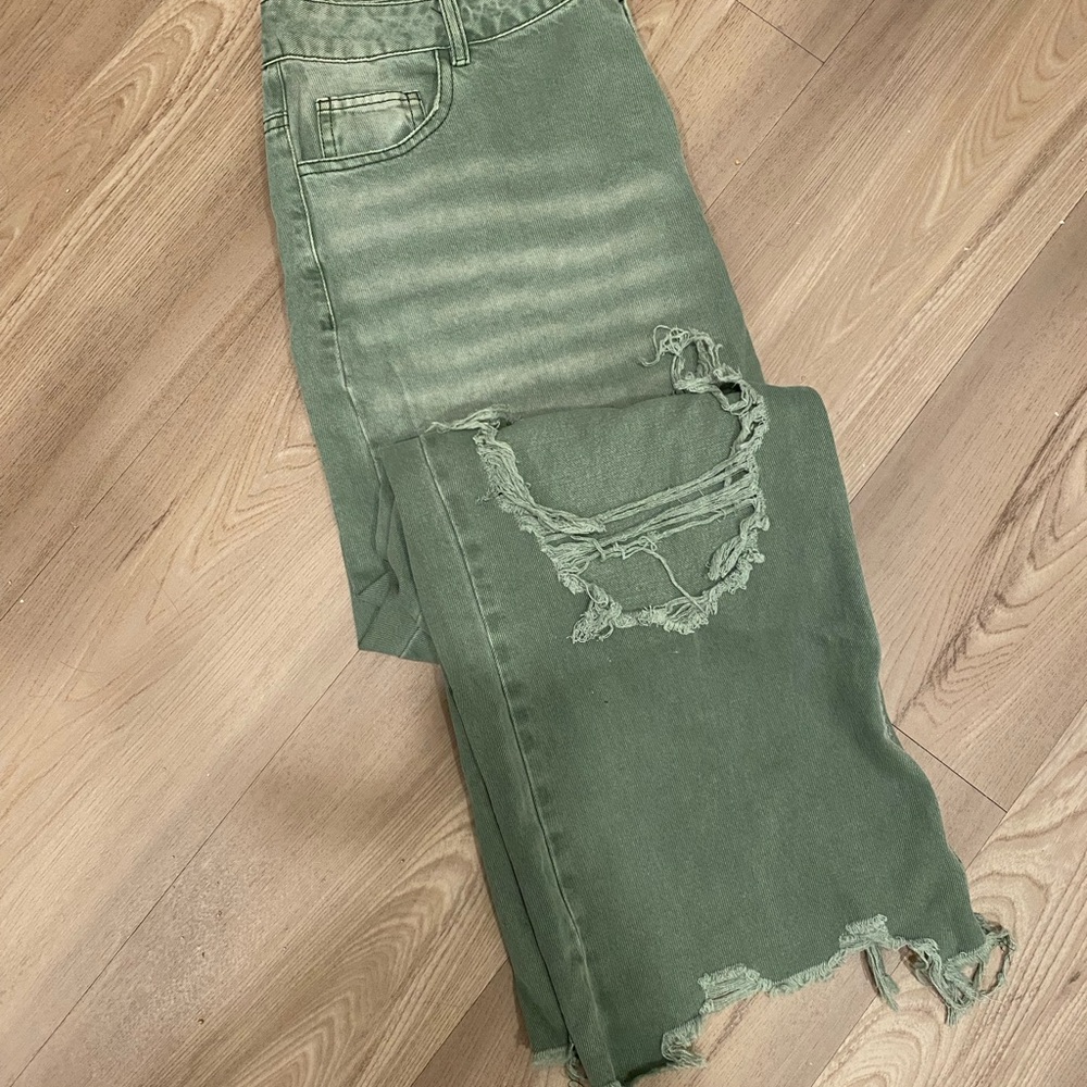 BiBi Green Boyfriend Jeans with Distressed Details